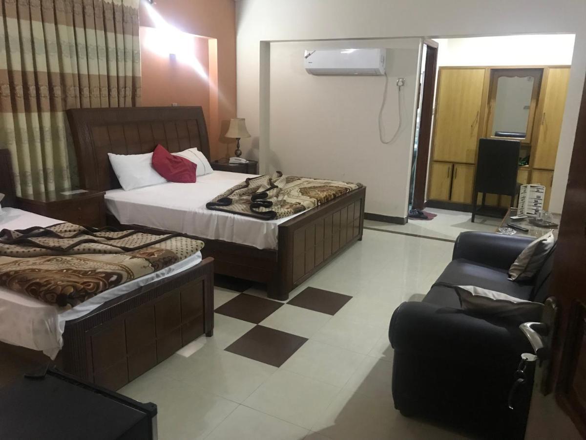 Mir Continental Hotel Muzaffarabad Extérieur photo