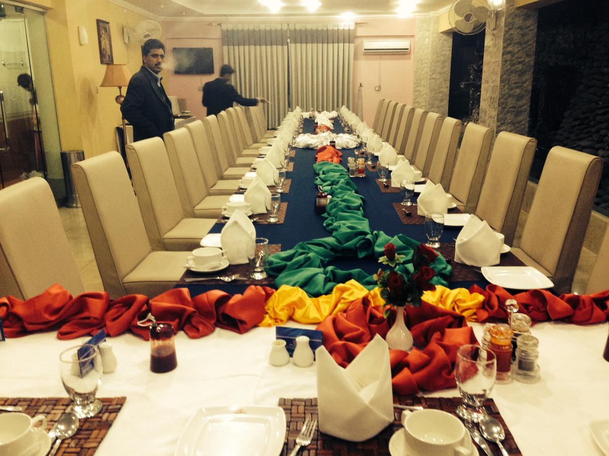 Mir Continental Hotel Muzaffarabad Extérieur photo