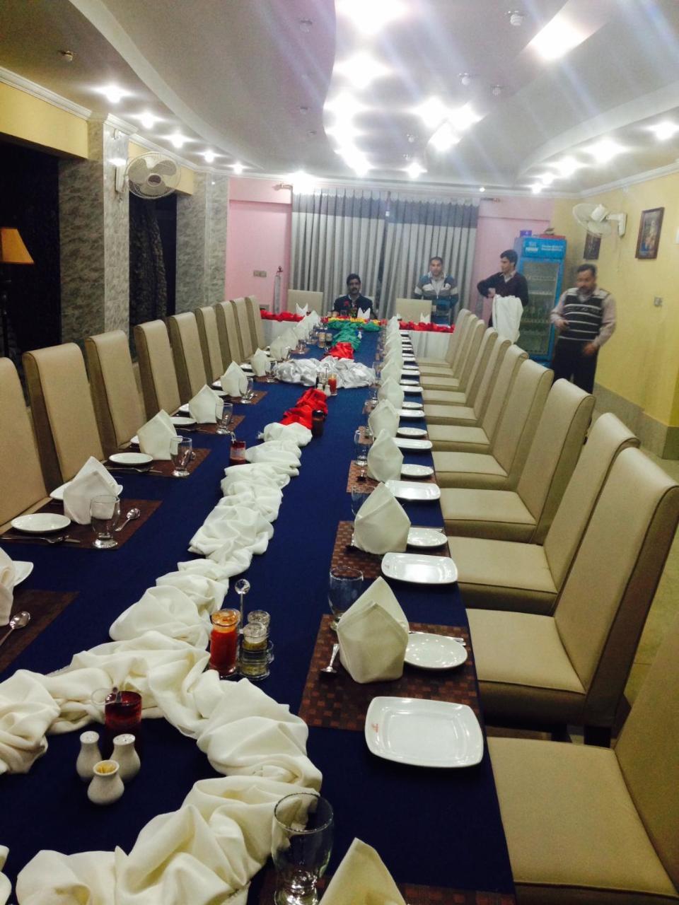 Mir Continental Hotel Muzaffarabad Extérieur photo