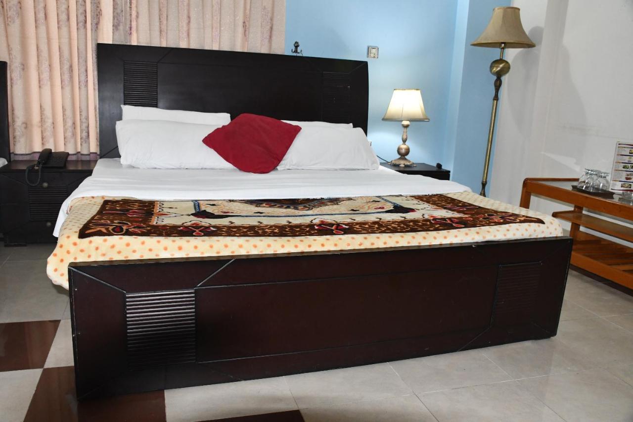 Mir Continental Hotel Muzaffarabad Extérieur photo