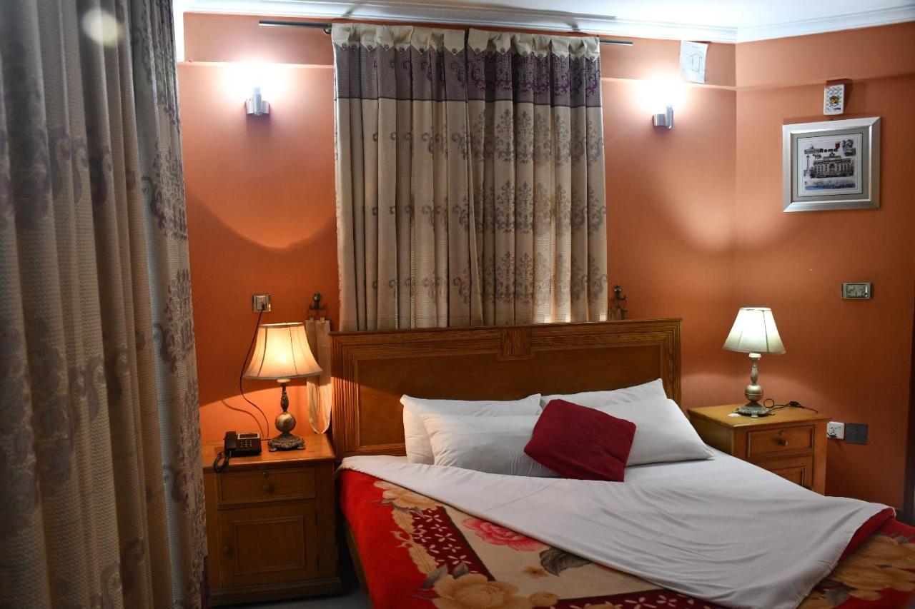 Mir Continental Hotel Muzaffarabad Extérieur photo