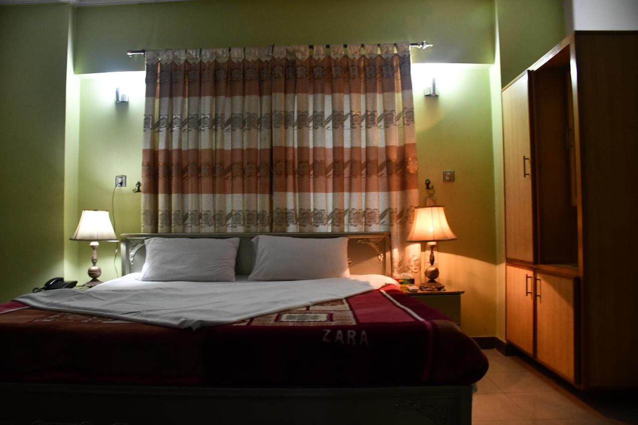 Mir Continental Hotel Muzaffarabad Extérieur photo