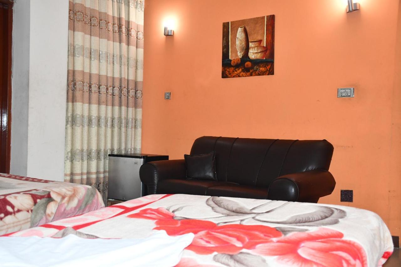 Mir Continental Hotel Muzaffarabad Extérieur photo